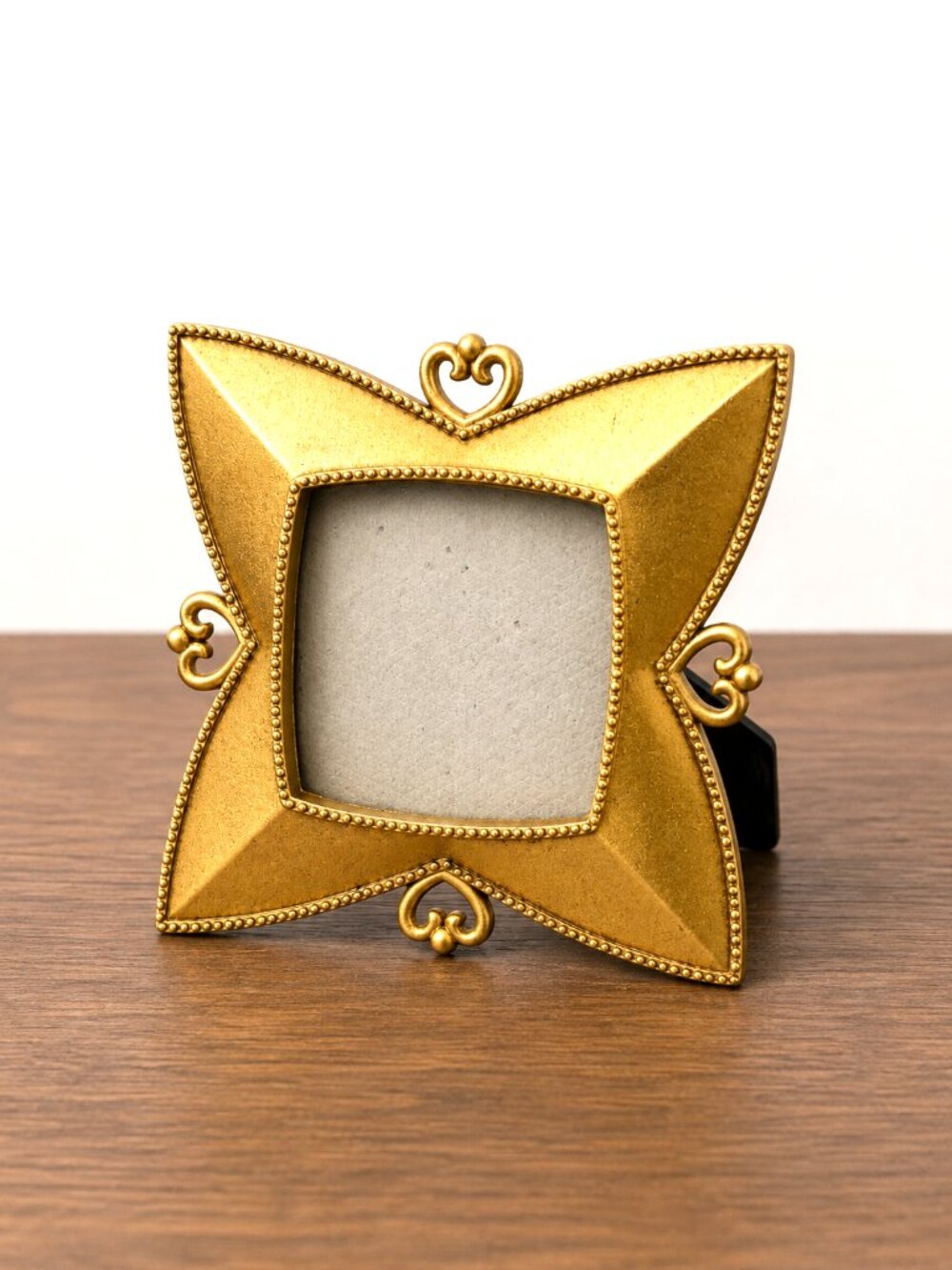 Vintage Gold Tone Ornate 2.5x2.5 Picture Frame Heart Scroll Accent Elsa L Taiwan